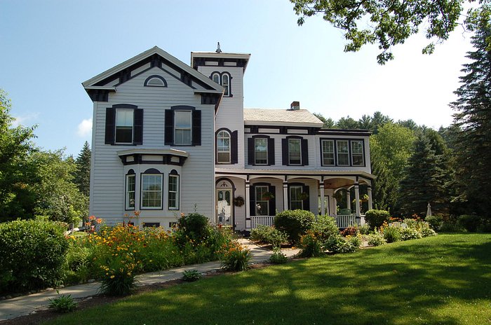 Seasons Bed & Breakfast Victorian house on Long Island